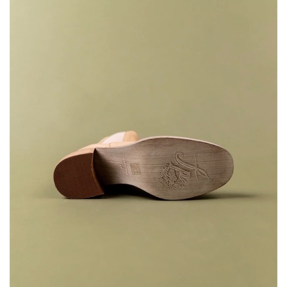 Free People Essential Chelsea Boots in antique white - Picture 2 of 6